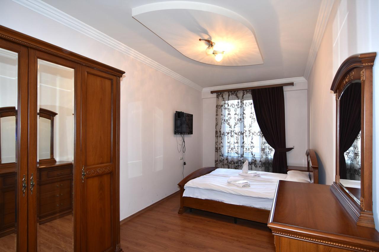Rent Inn Yerevan On North Avenue Exterior foto