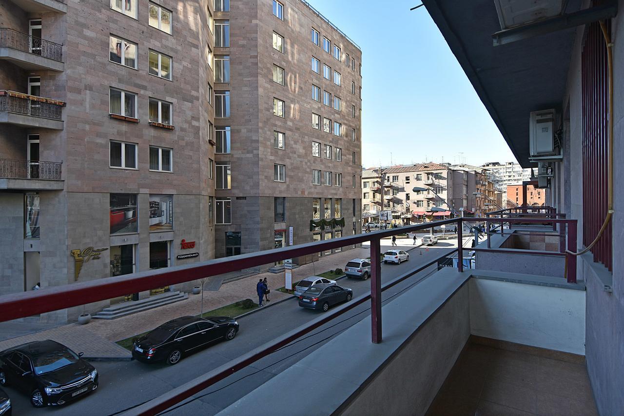 Rent Inn Yerevan On North Avenue Exterior foto