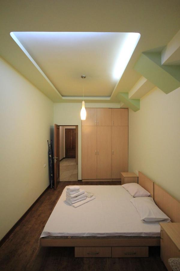 Rent Inn Yerevan On North Avenue Exterior foto